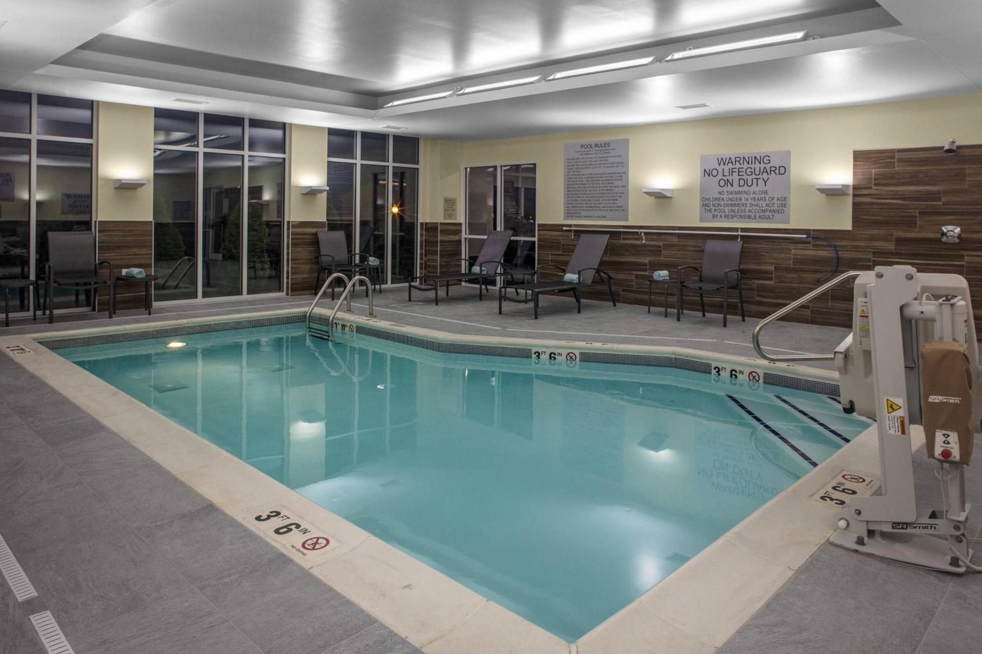 Fairfield & By Marriott Indianapolis 3*