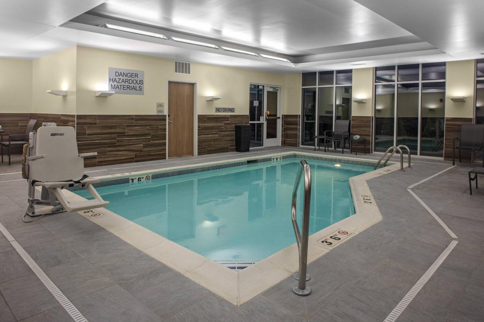 Hotel Fairfield & By Marriott Indianapolis 3*